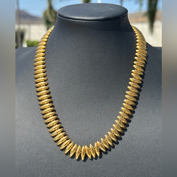 Napier Vtg Slinky and bright Gold tone Necklace 16” - Picture 1 of 5